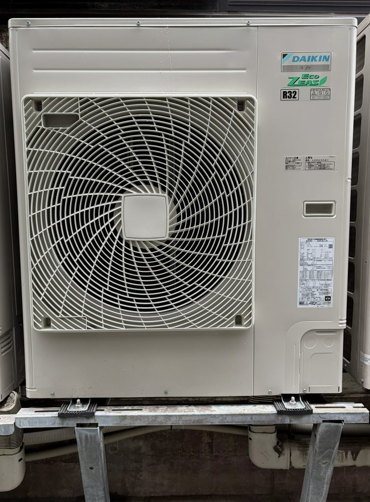 工事後のダイキン天井埋込カセット形 S-ラウンドフロー、ツイン同時マルチ室外機
